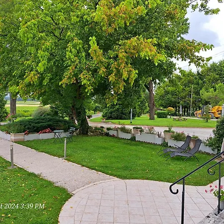 La Métairie Au Milieu Des Vignes *