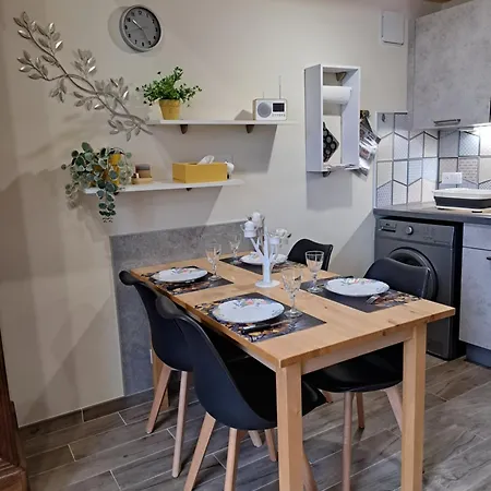 La Métairie Au Milieu Des Vignes *