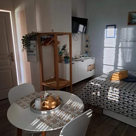 La Métairie Au Milieu Des Vignes *